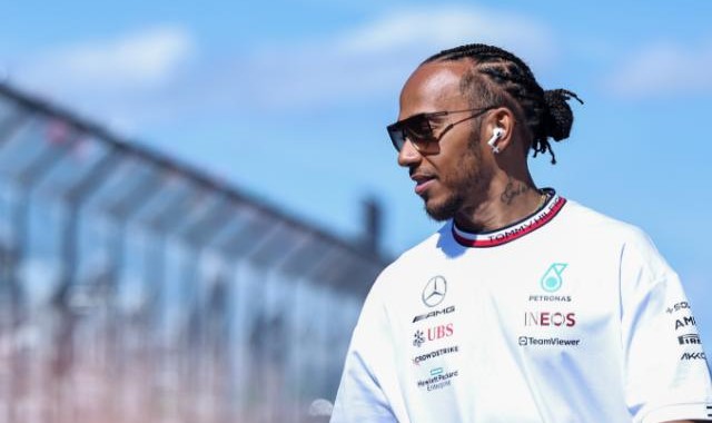 官方网站-汉密尔顿续约两年 誓与梅赛德斯不夺冠不罢休