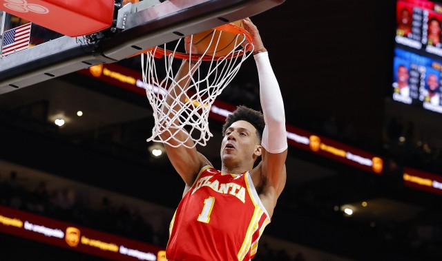 官方网站-张佳玮：半场单挑库里巴特勒仍是场上最强两人 但新老鹰跑垮勇士